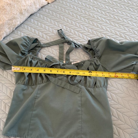 HYFVE Women's Sage Green Short Puffed Sleeve Zip Up Back Crop Top Size S - Picture 7 of 9